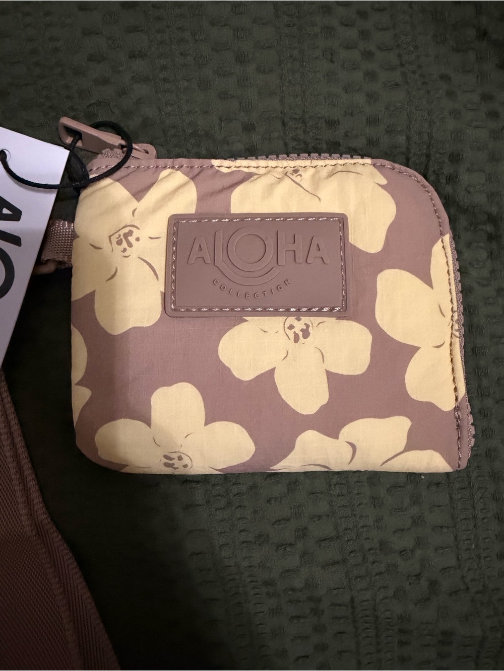 FLASH SALE 🚨 ALOHA Collection Go-To Wristlet